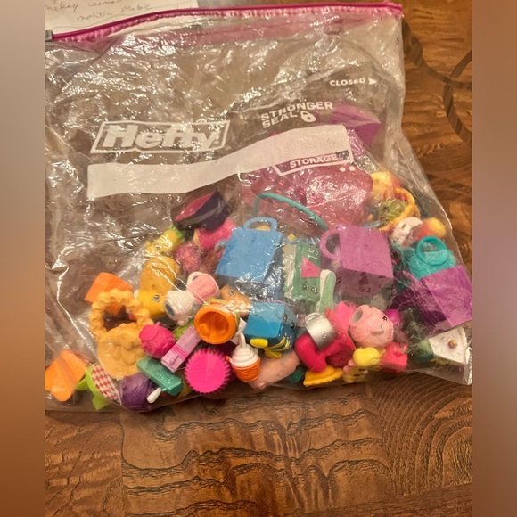 Shopkins Bundle 57 characters and 7 bags! - Picture 4 of 5